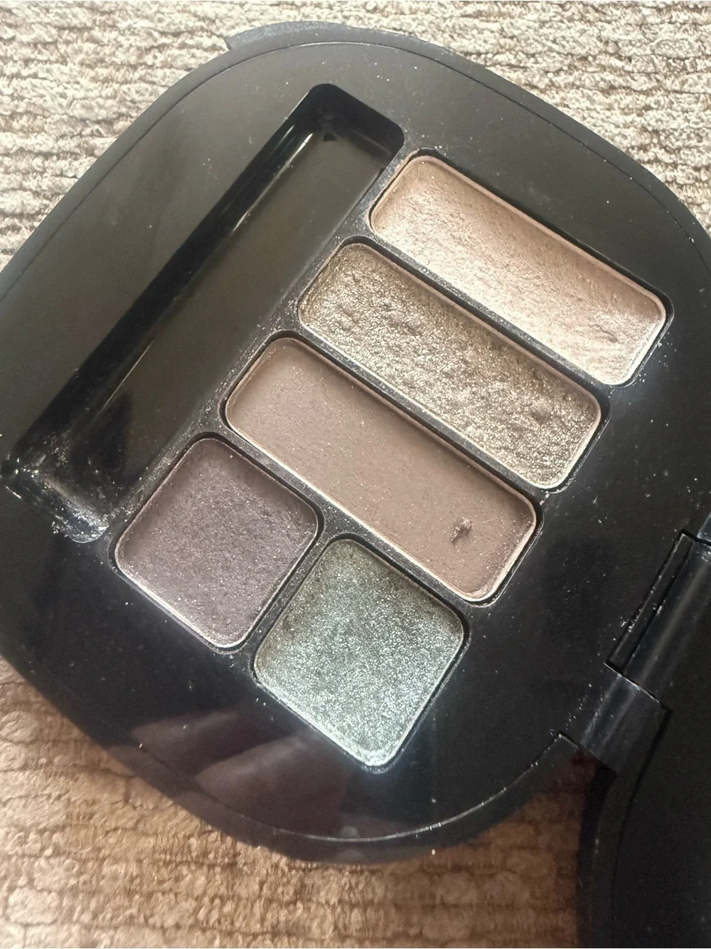 MAC cosmetics Fabulousness / Neutral Eye Palette ( holiday collection)